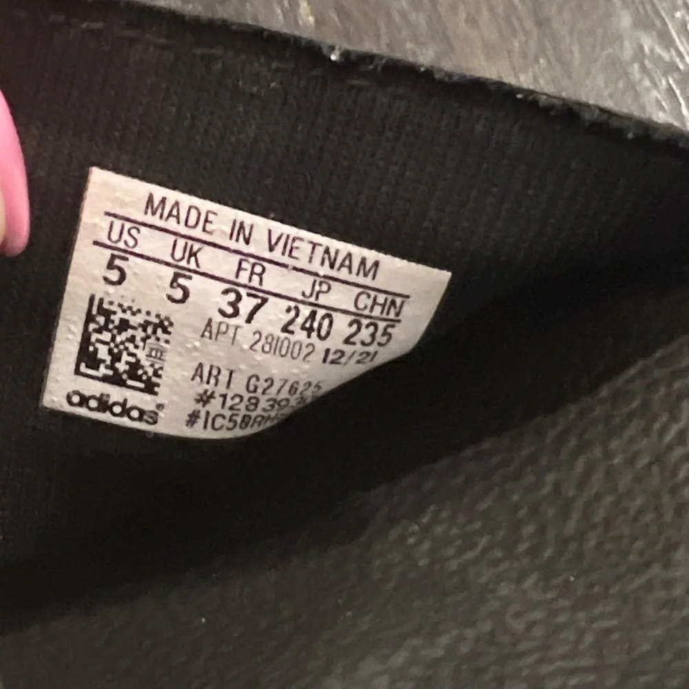 Adidas Black & White Size 5 Flip flop Slides